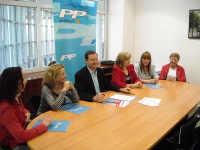 Municipals 2011<br> El Partit Popular ajudarà a les dones a buscar feina -Imatge 1-