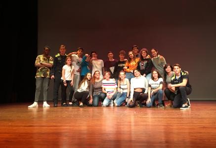 Alumnes d'ESO expliquen amb teatre i dansa els valors de l'educaci viria als ms joves -Imatge 1-