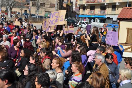 Gran resposta a la mobilització de la #VagaFeminista a Ripollet -Imatge 1-
