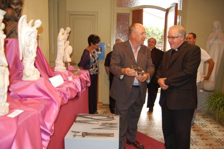 El Bisbe de Terrassa visita la seu de l'Agrupació Pessebristes de Ripollet -Imatge 1-