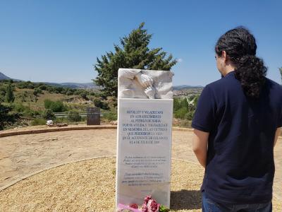 L'Alcalde de Ripollet visita el memorial de Golmayo -Imatge 1-