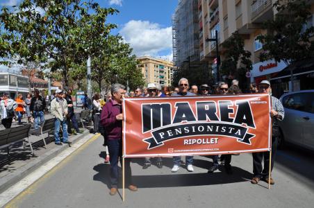Una cinquantena de persones es manifesten contra el Pla Paneuropeu de Pensions Individuals -Imatge 1-