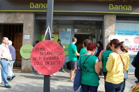 La PAH Ripollet es movilitza contra Bankia -Imatge 1-