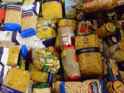 Les associacions de veïns organitzen una nova recollida d'aliments al Mercat Municipal -Imatge 1-