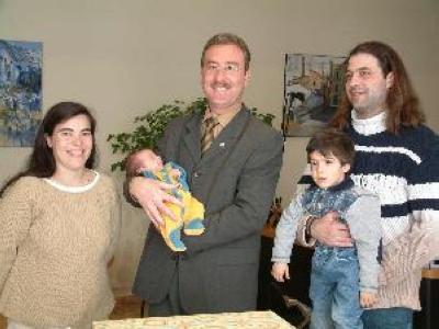 Javier, el primer ripolletenc del 2003 -Imatge 1-